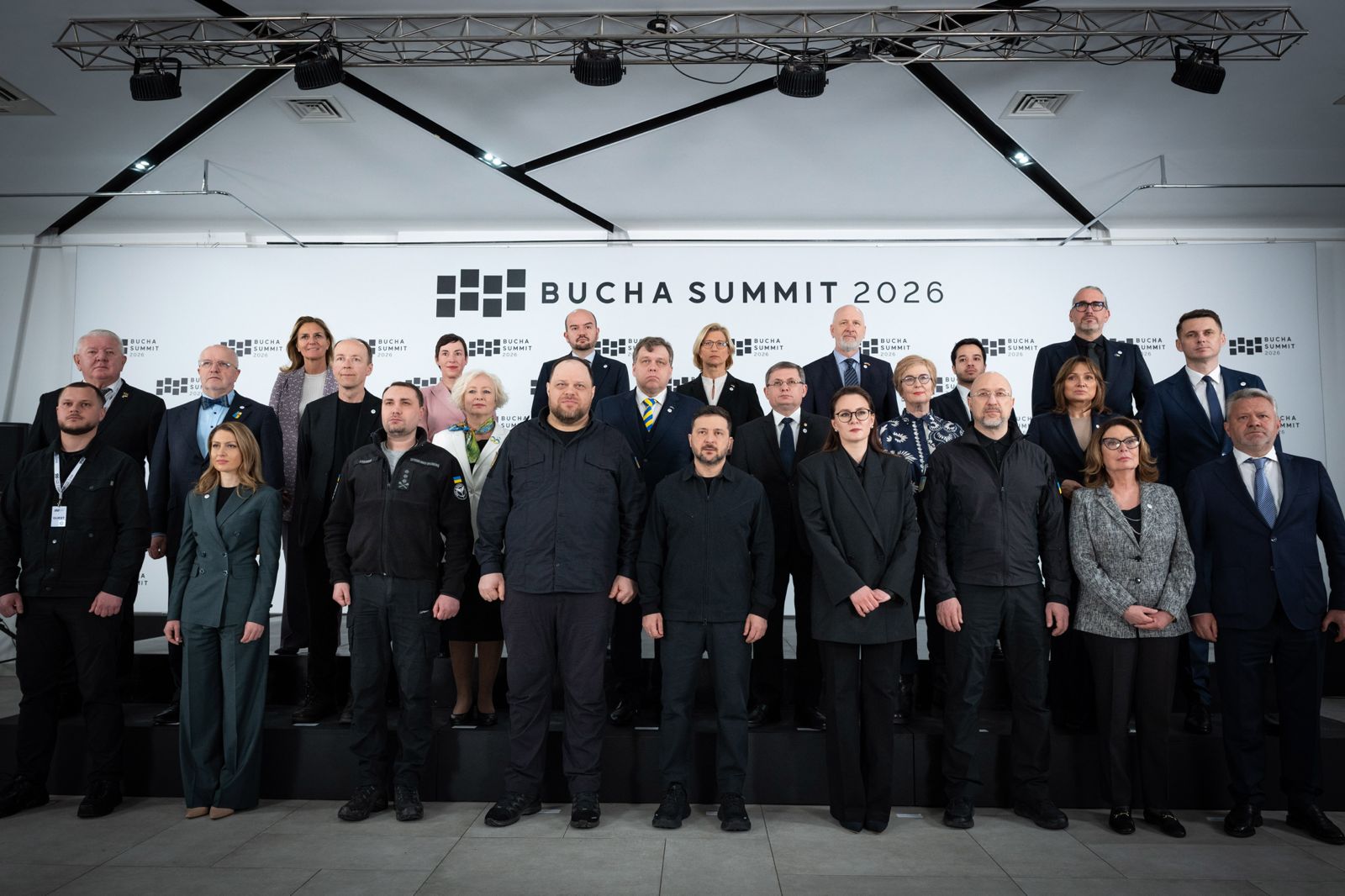 Спільний захід керівників нашої держави і представників парламентів та парламентських асамблей у четверту річницю звільнення Бучі &mdash; важливий знак підтримки України. Фото з Урядового порталу